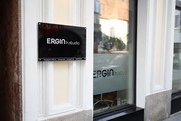 Stilvolles Ambiente im Friseursalon ERGIN h.studio